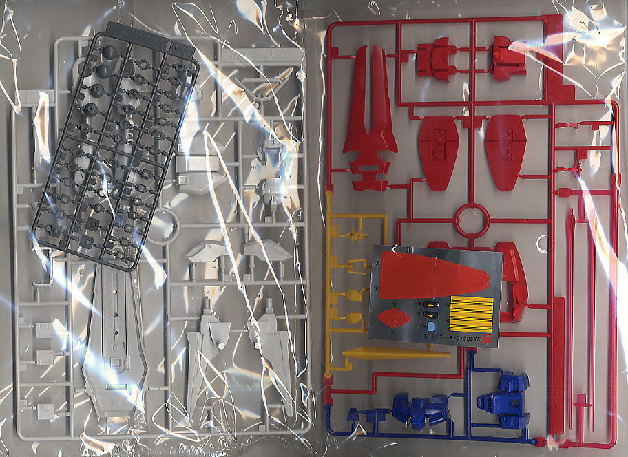 エールストライク ガンダム (1/100) (ガンプラ) 中身1