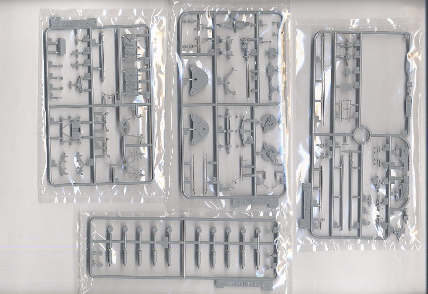GERMAN sHF 18 Howitzer w/Limber (Plastic model) 中身3
