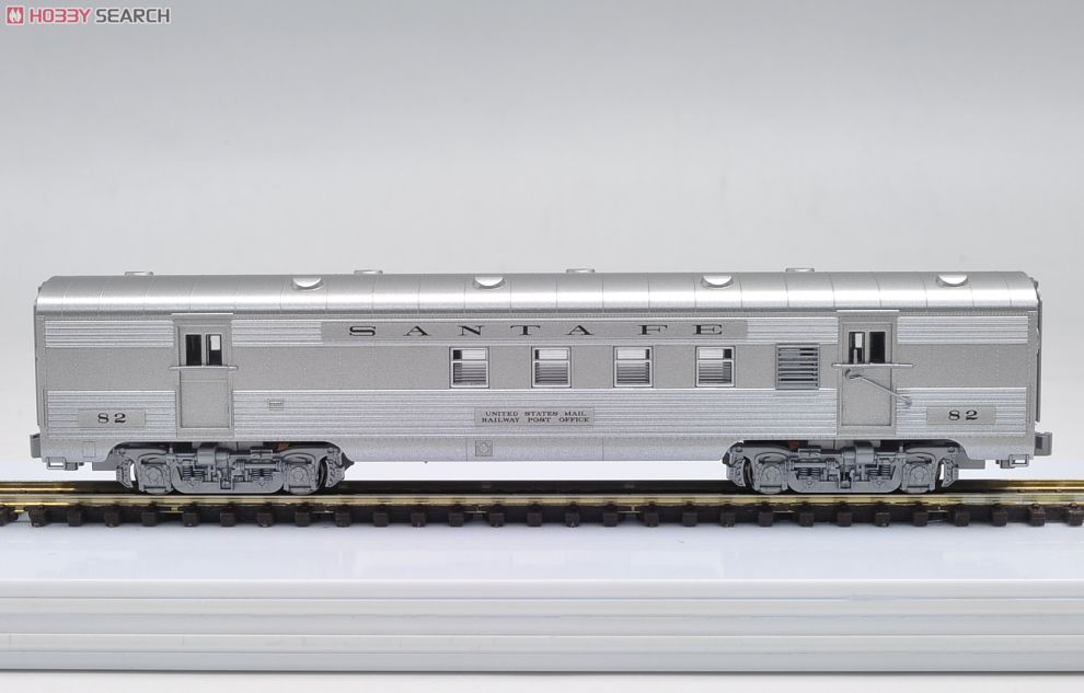 Santa Fe Super Chief Passenger Car (Silver/Black Text) with Display