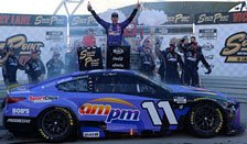 ampm 2025 トヨタ カムリ XSE デニー・ハムリン #11 ラスベガス SOUTH POINT 400 ウィナー (ミニカー)