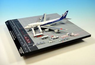 1/400 747SR-100 JA8157 ラストフライト 2006 ドアオープン ANA 地上支援車輛17点セット(青) (完成品飛行機)