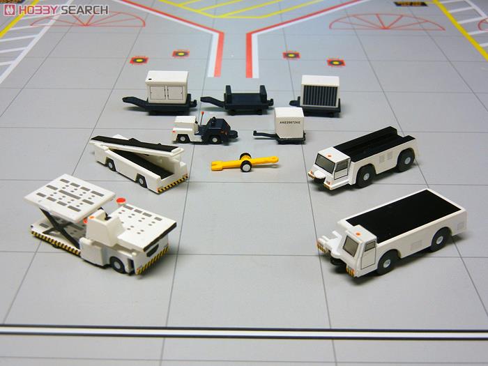 Airport support vehicle set (Pre-built Aircraft) Item picture1