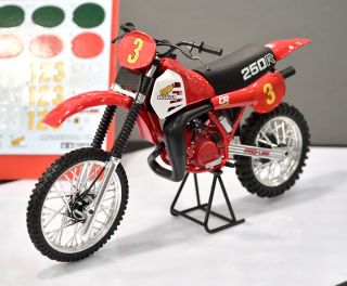 Honda CR250R モトクロッサー (プラモデル) - ホビーサーチ カーモデル