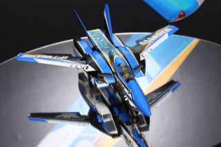VF-1J Valkyrie `Macross 35th Anniversary Paint` (Plastic model 