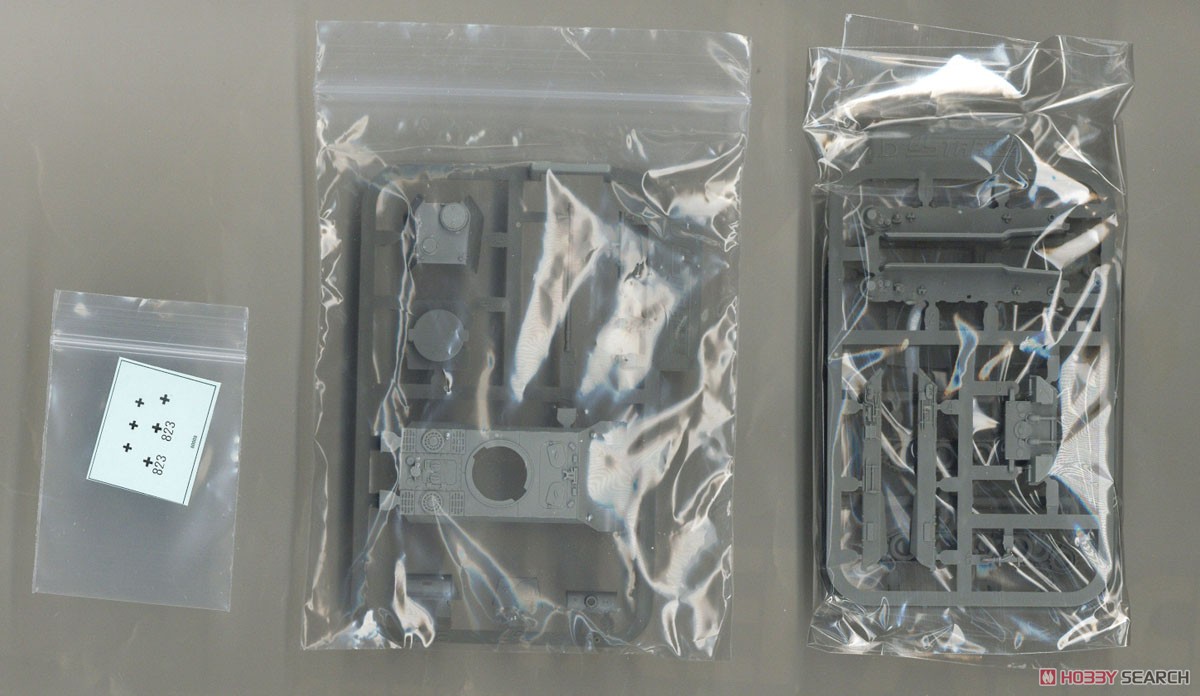 パンサーD & ヤークトパンターG2 & MG151/20対空戦車 & ケーリアン 4in1 (プラモデル) 中身2