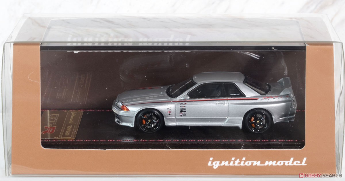 ミニカー Nissan Skyline GT-R (R32) Nismo 1:18 MINI GT 1/64 - NISSAN GT-R (R32) Nismo with Tsugio Matsuda