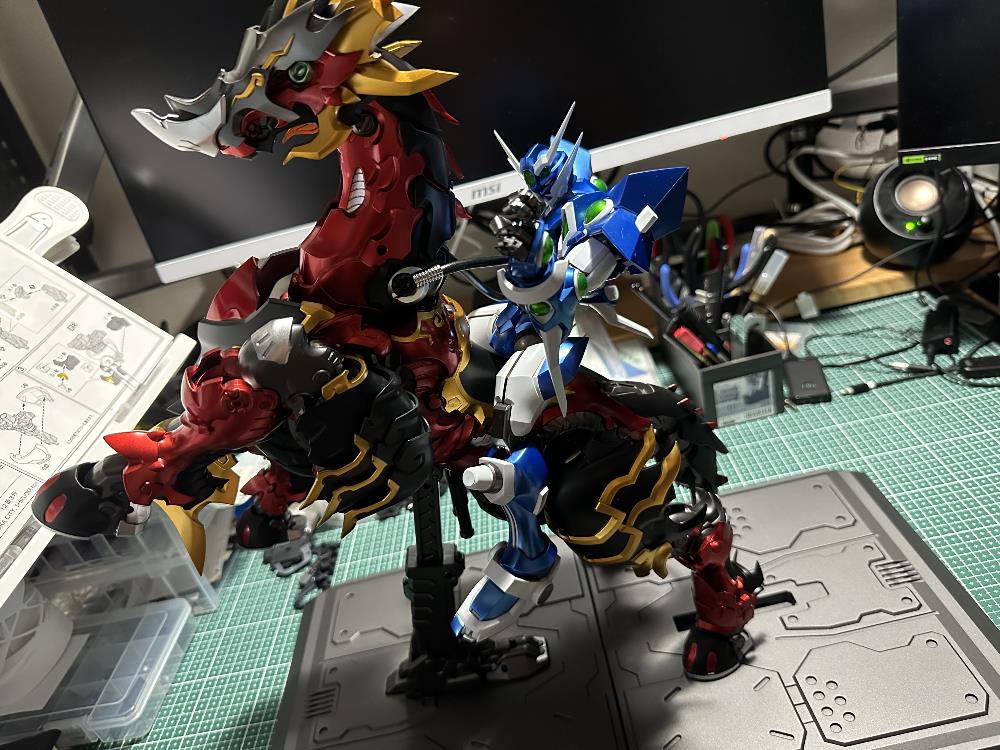志村観行 ロボット 怪獣 飾り皿 PHOTO GALLERY] 杉本博司の原点ともいえる「本歌取り」をテーマ
